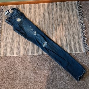 A&F 2L/26L Distressed Skinny Jean